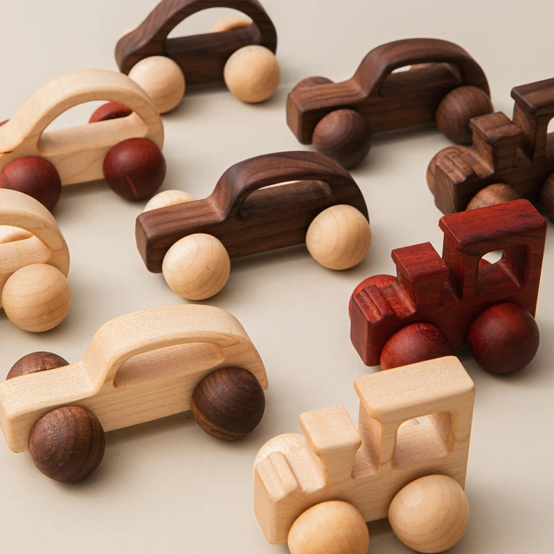 Spielzeugauto aus Holz
