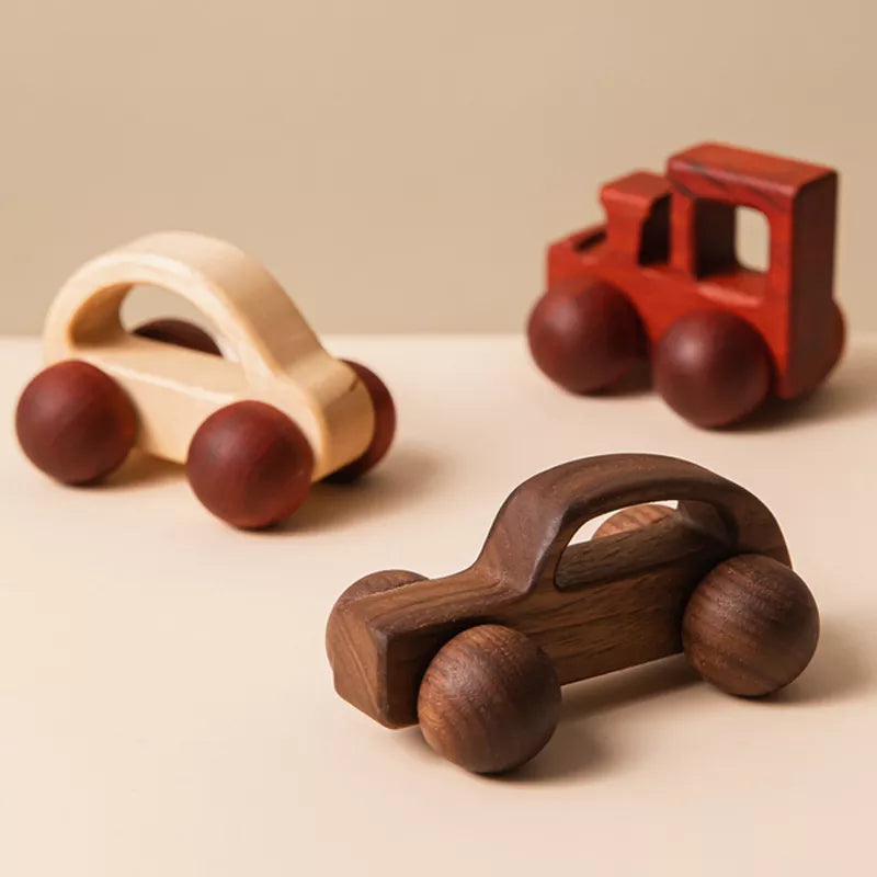 Spielzeugauto aus Holz