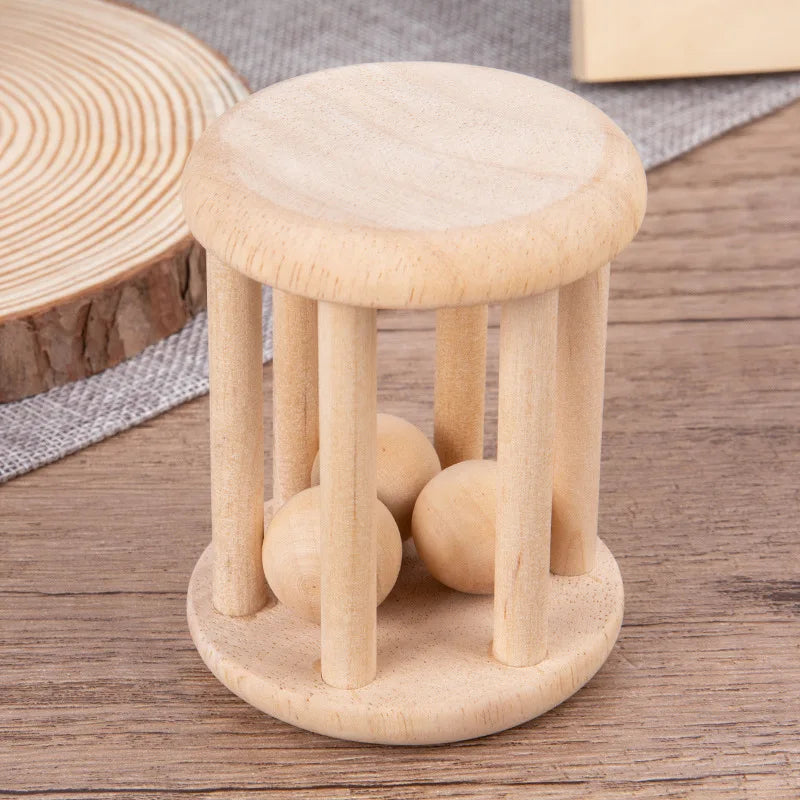 Babyrasselspielzeug aus Holz
