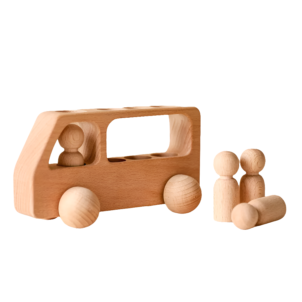 Holzbus mit Passagieren