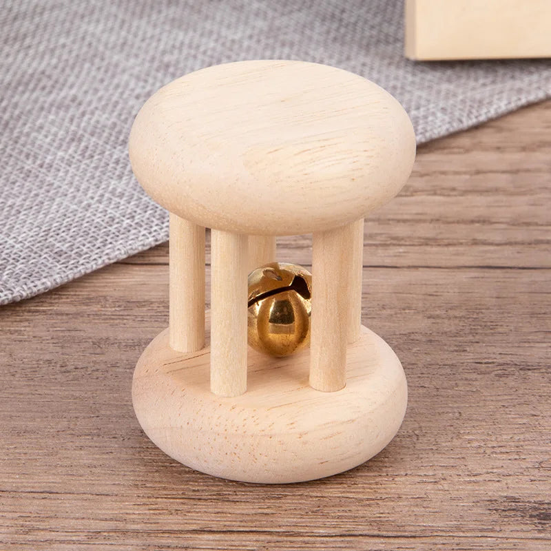 Babyrasselspielzeug aus Holz